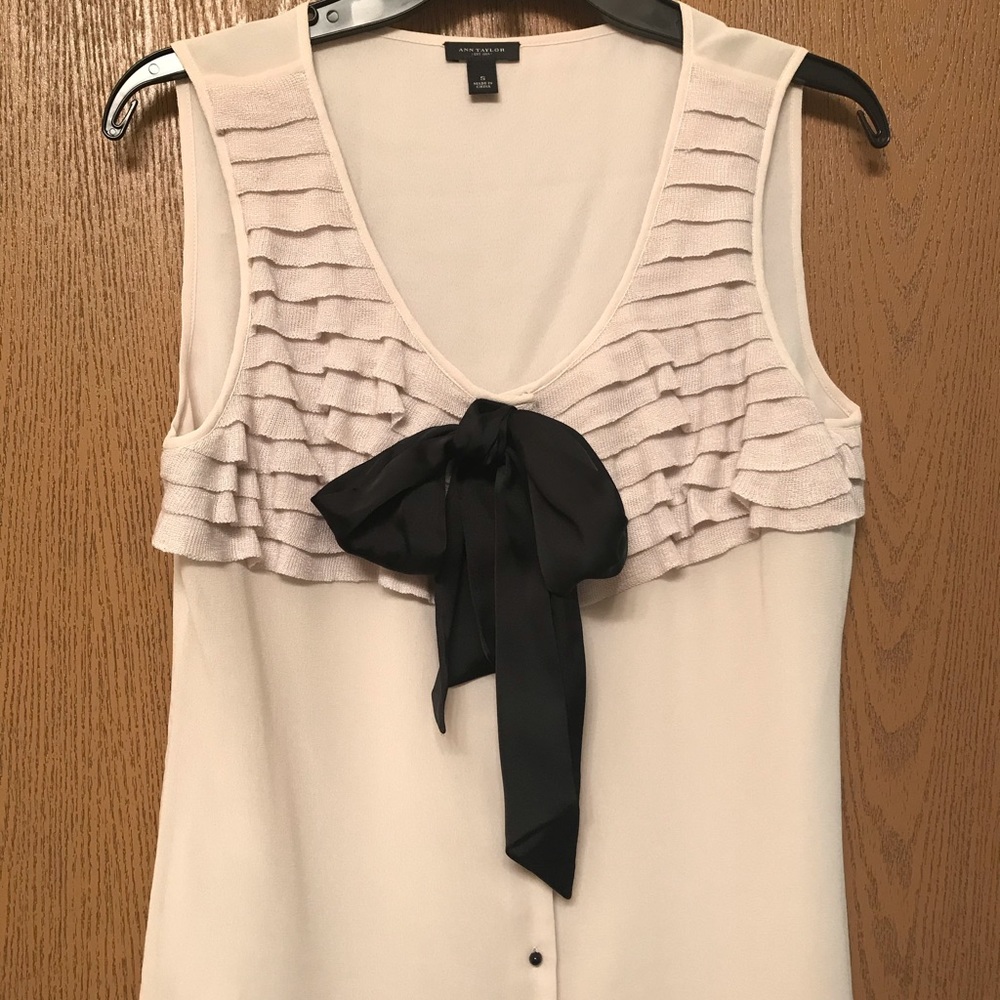 ❣️3/$15 bundle❣️ Ann Taylor silk blouse